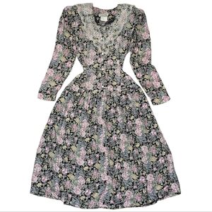 *VTG* EVITA Floral Dress, Vintage Floral Long Sleeve Dress With Lace Trim